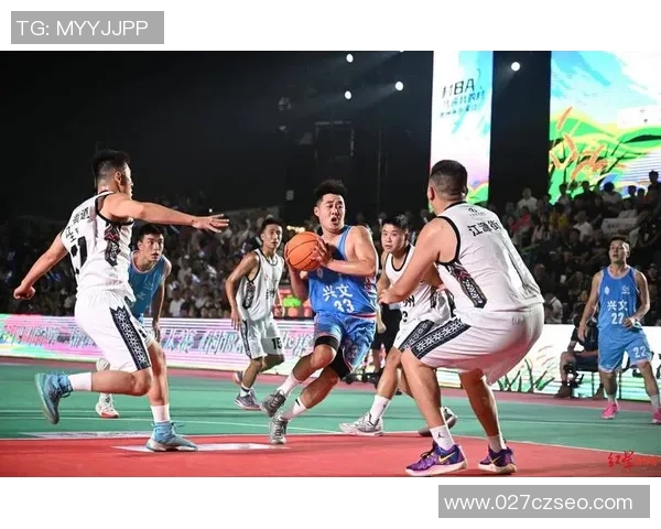 成都篮球队在总决赛中以100分高居积分榜首位展现强劲实力 成都篮球队在总决赛中以100分高居积分榜首位展现强劲实力