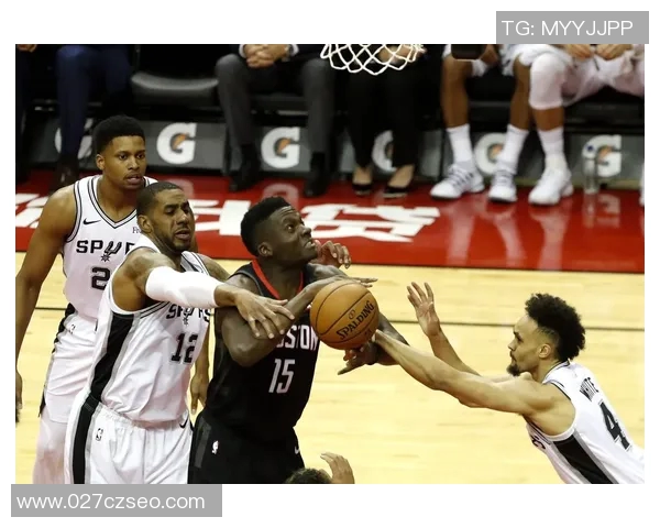 马刺与小牛激战11月26日NBA赛场精彩对决回顾与分析