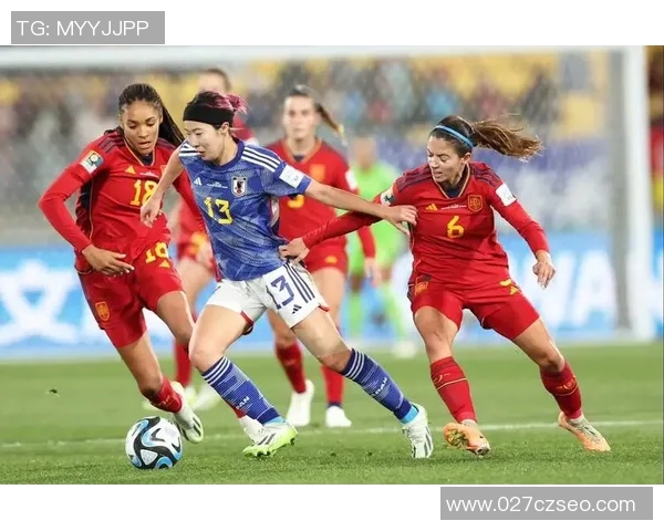 芬兰女足与苏格兰女足激战正酣争夺欧洲女子足球赛晋级名额